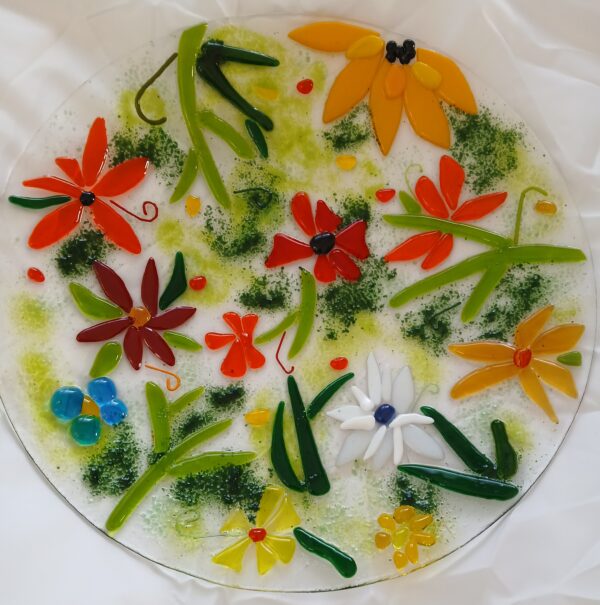 Fused glass dish in flower style - Image 4