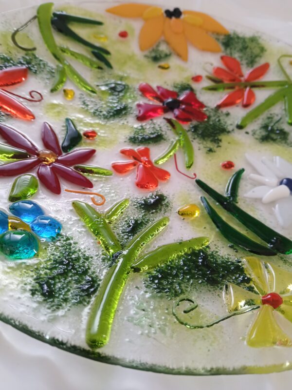 Fused glass dish in flower style - Image 3