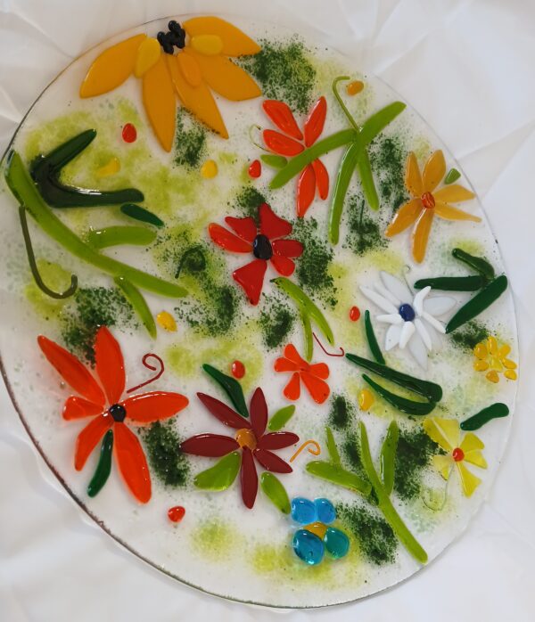 Fused glass dish in flower style - Image 2